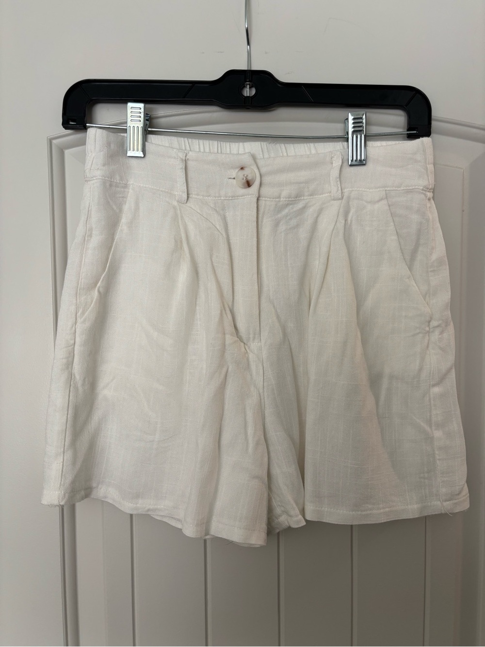 Classic white High-Rise Linen-Blend Pleated Shorts - Picture 1 of 5